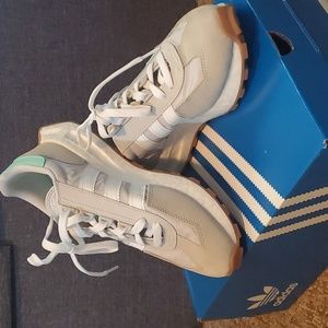 Adidas Retropy Womens size 9